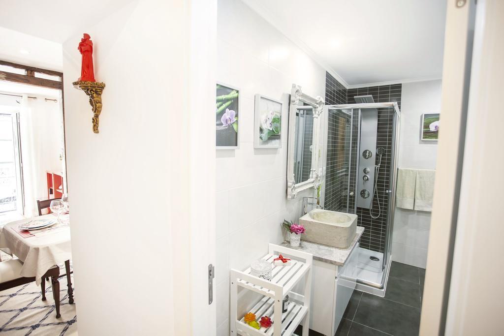 Typical Bairro Alto Apartment Lisboa Εξωτερικό φωτογραφία